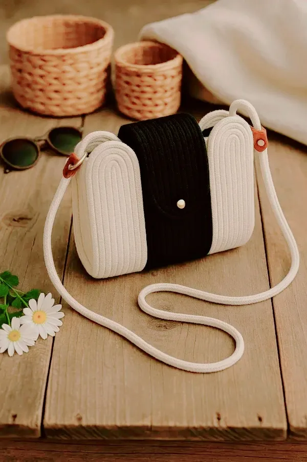 Handmade_cotton_cored_corssbody_Bags_small_purse_with_gold_chain_strap_and_strap_and_clasp,_Elegant_shoulder_bag,