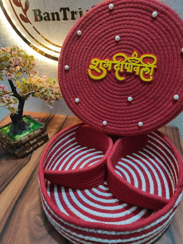 All_the_Cultures_Fabricating_India_Handmade_Small_Dry_/Natural_baskets/Chic_Dry__bag/handbag_from_India/carry_tote_bag_Sling_Bags_White-Crtoon/kids_baskets