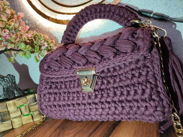 Hand_Knitted_Swivel_Clasps_Snap_Hook_Crochet_Bag_in_purple_Color