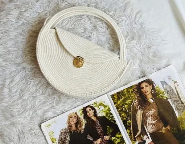 All_the_Cultures_Fabricating_India_Handmade_Small_Dry_/Natural_baskets/Chic_Dry__bag/handbag_from_India/carry_tote_bag_Sling_Bags_White-Crtoon/kids_baskets