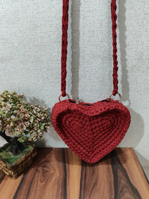 Women's_Stylish_HandKnitted_t-shirt_tarn_Crochet_bag_Women_CUTE_FANCY_Bucket_Bag_Casual_Woven_Beach_Handbag_Handmade_Small_Dry_grass/Natural_Cane/Chic_Dry_Grass_bag/handbag_from_Manipur/carry_tote_bag_Sling_Bags_White-Crtoon