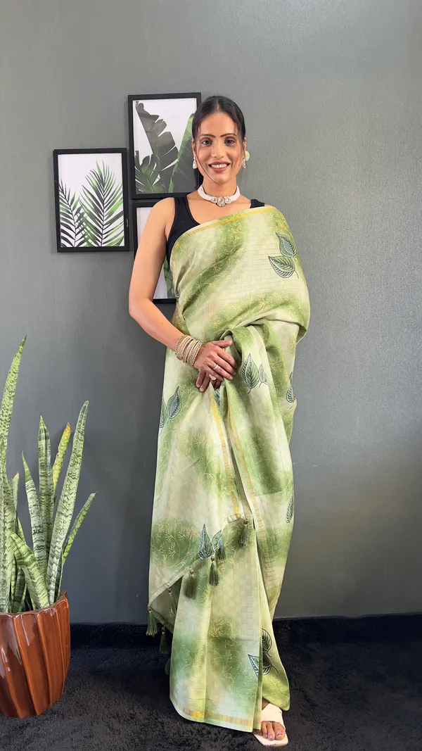 Green_Classic_Drapery_Ready_To_Wear_Pure_Linen_Silk_Saree_With_Bandhani_Pattern_Printed_Work_For_Women