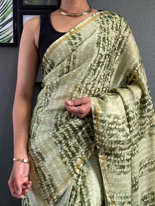 Green_Classic_Drapery_Ready_To_Wear_Pure_Linen_Silk_Saree_With_Bandhani_Pattern_Printed_Work_For_Women