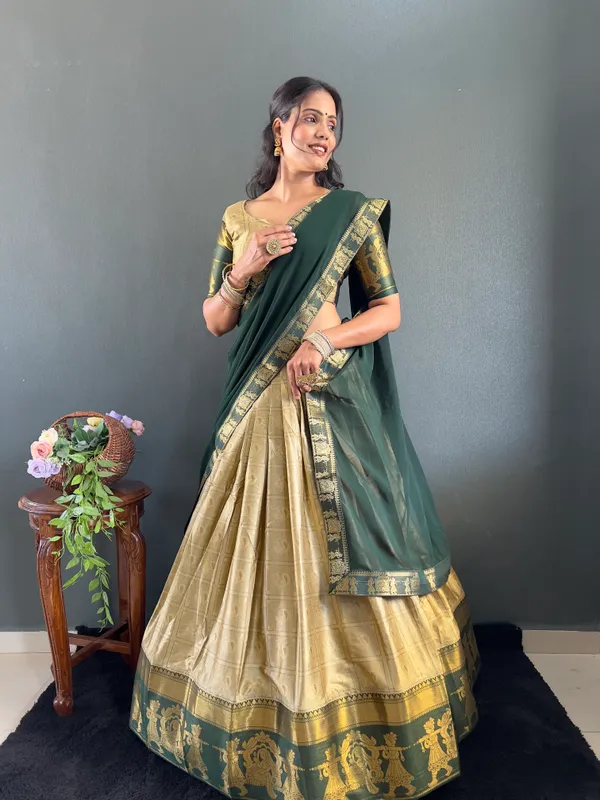 Varuni_Lahenga__is_Festival_Launching_Lehenga_Choli