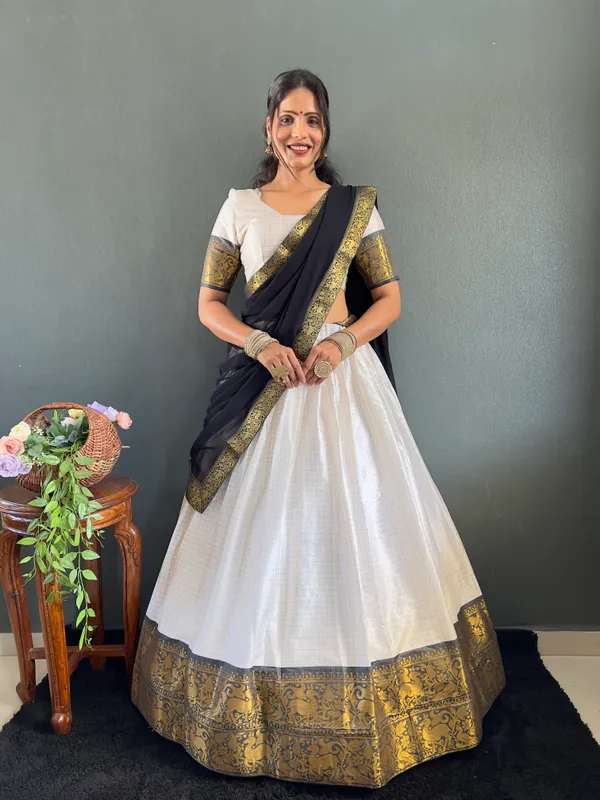 Varuni_Lahenga__is_Festival_Launching_Lehenga_Choli