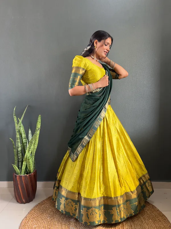 Varuni_Lahenga__is_Festival_Launching_Lehenga_Choli