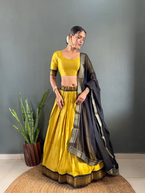 Varuni_Lahenga__is_Festival_Launching_Lehenga_Choli