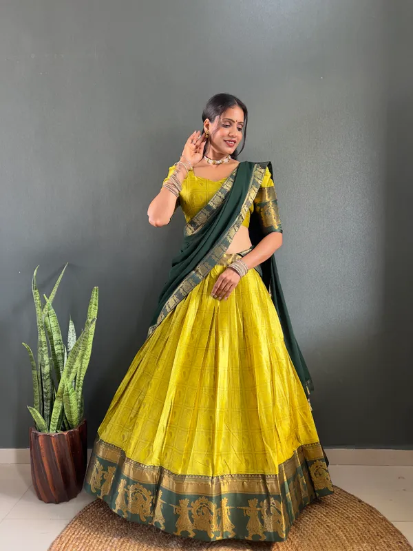 Varuni_Lahenga__is_Festival_Launching_Lehenga_Choli