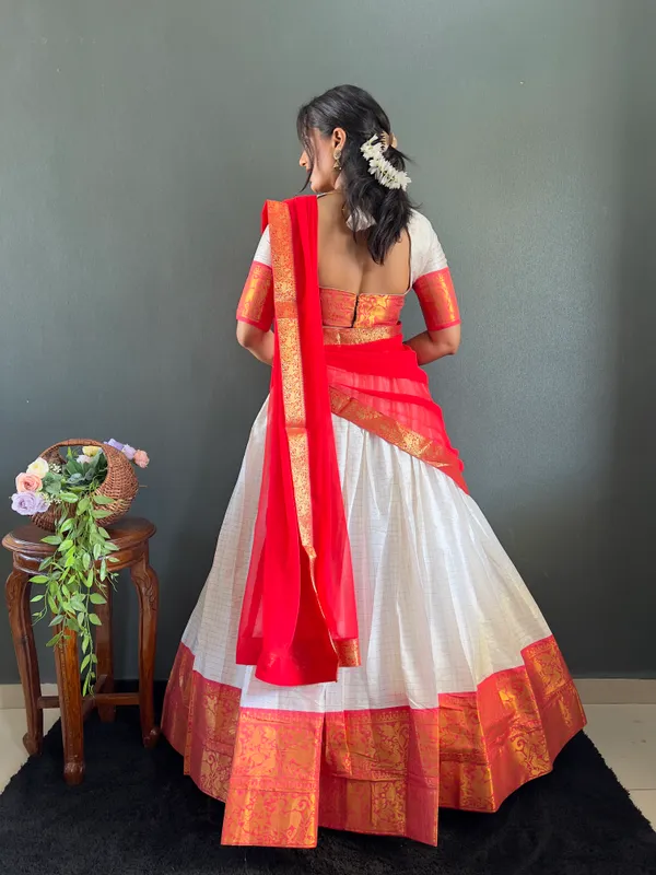 Varuni_Lahenga__is_Festival_Launching_Lehenga_Choli