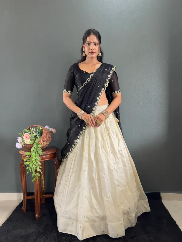 Varuni_Lahenga _is_Festival_Launching_Lehenga_Choli