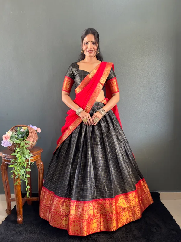 Varuni_Lahenga__is_Festival_Launching_Lehenga_Choli