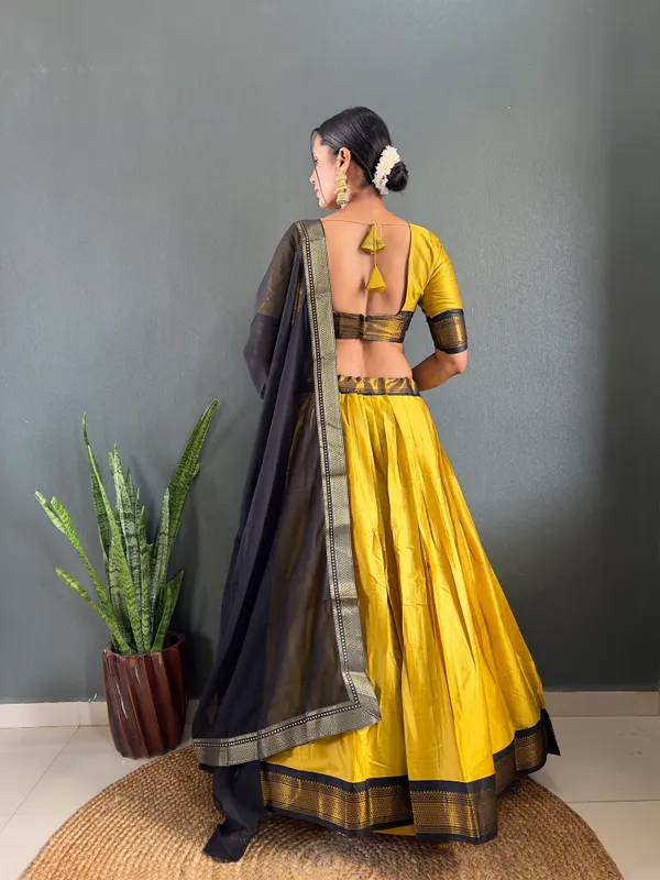 Varuni_Lahenga__is_Festival_Launching_Lehenga_Choli