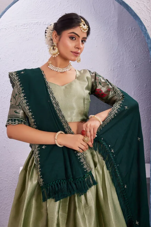 Varuni_Lahenga__is_Festival_Launching_Lehenga_Choli