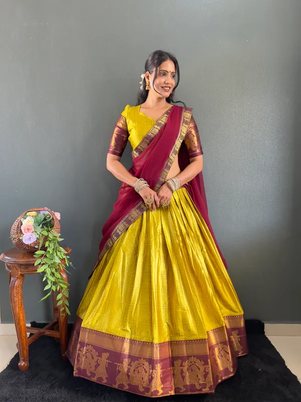 Varuni_Lahenga__is_Festival_Launching_Lehenga_Choli