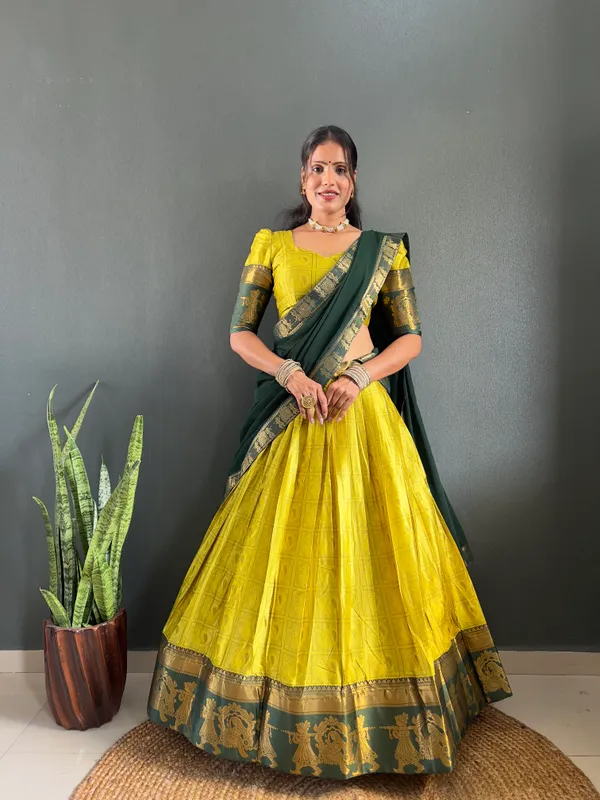 Varuni_Lahenga__is_Festival_Launching_Lehenga_Choli