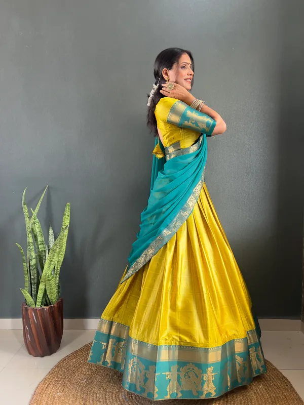 Varuni_Lahenga__is_Festival_Launching_Lehenga_Choli