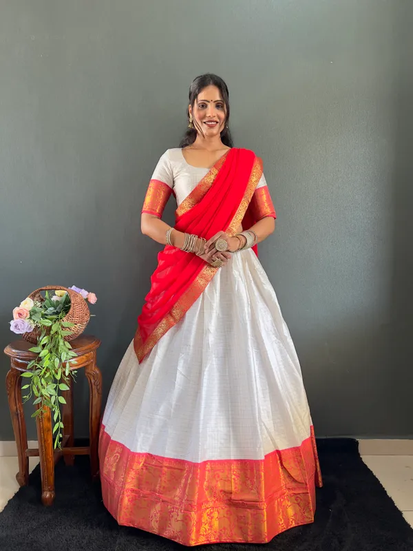 Varuni_Lahenga__is_Festival_Launching_Lehenga_Choli
