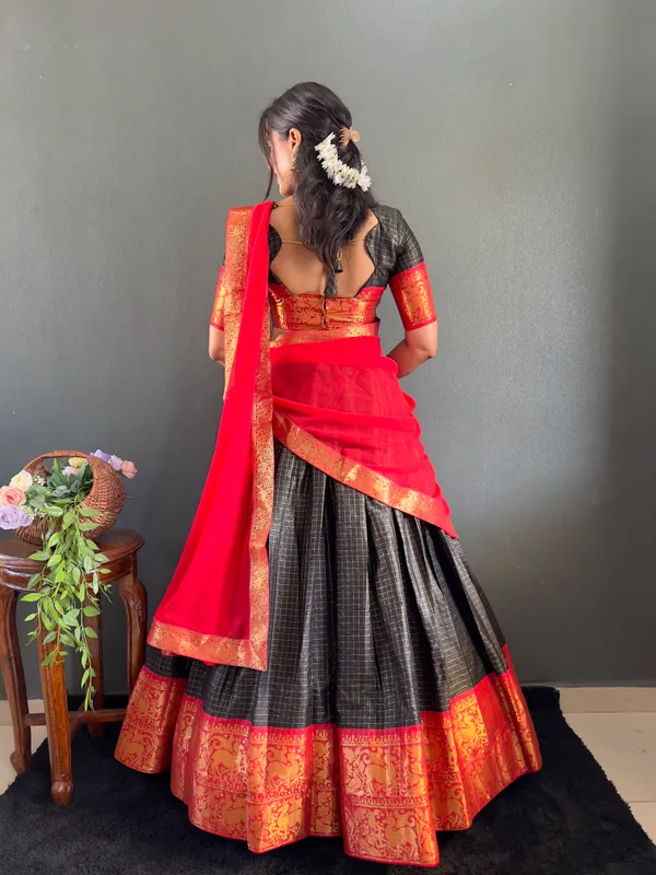 Varuni_Lahenga__is_Festival_Launching_Lehenga_Choli