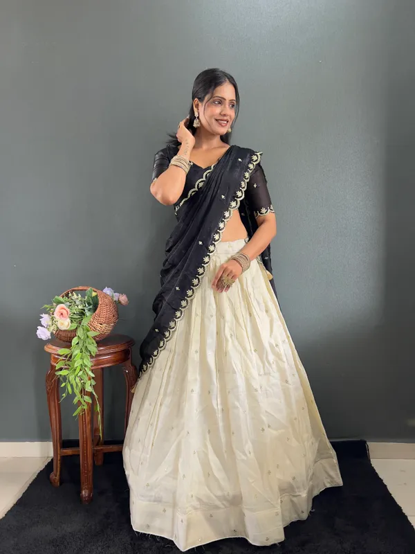 Varuni_Lahenga _is_Festival_Launching_Lehenga_Choli