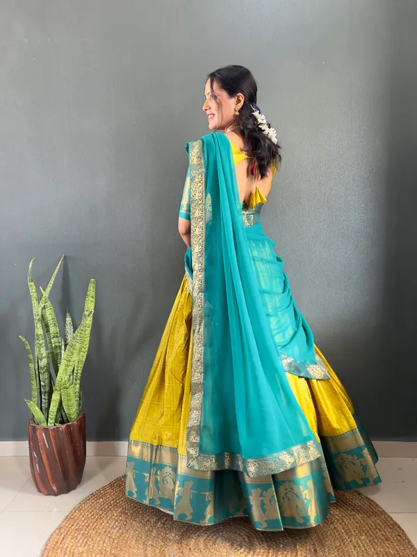 Varuni_Lahenga__is_Festival_Launching_Lehenga_Choli