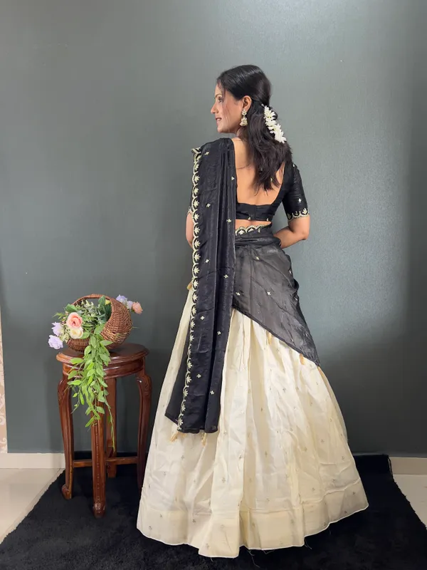 Varuni_Lahenga _is_Festival_Launching_Lehenga_Choli