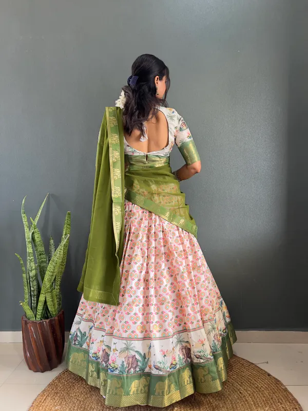 Varuni_Lahenga__is_Festival_Launching_Lehenga_Choli