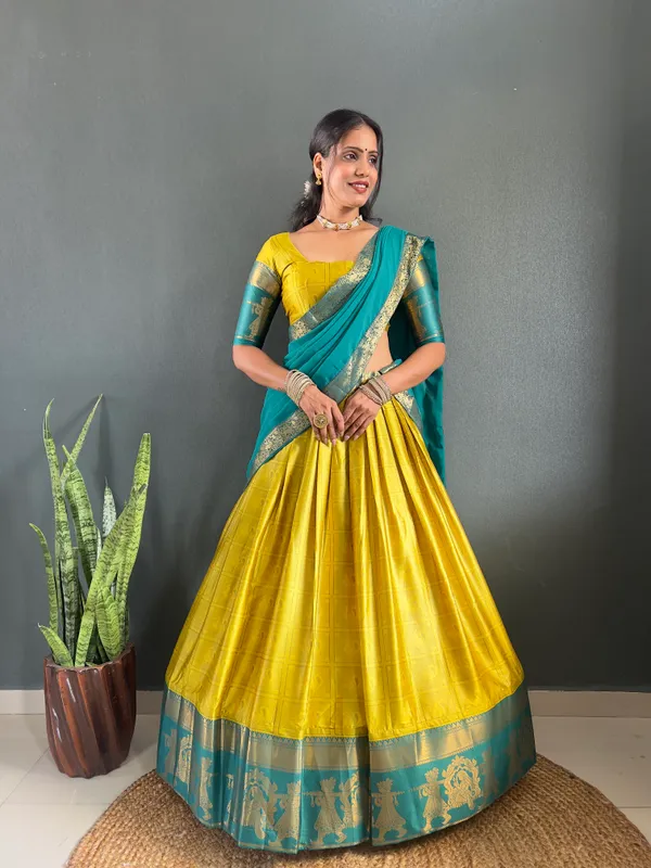 Varuni_Lahenga__is_Festival_Launching_Lehenga_Choli