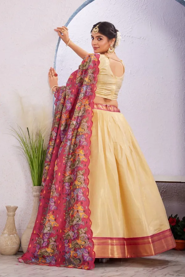 Varuni_Lahenga__is_Festival_Launching_Lehenga_Choli