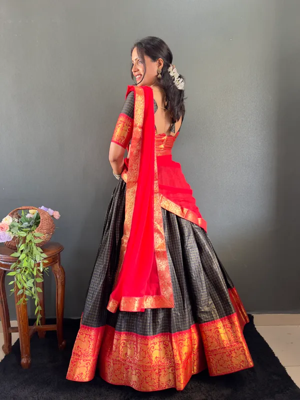 Varuni_Lahenga__is_Festival_Launching_Lehenga_Choli