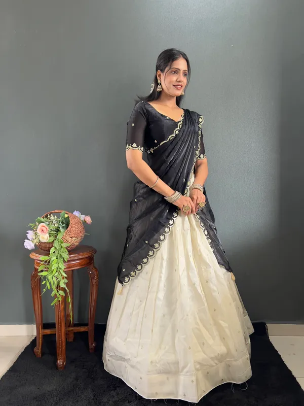 Varuni_Lahenga _is_Festival_Launching_Lehenga_Choli