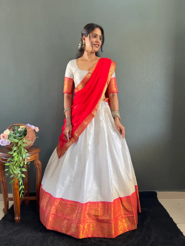 Varuni_Lahenga__is_Festival_Launching_Lehenga_Choli
