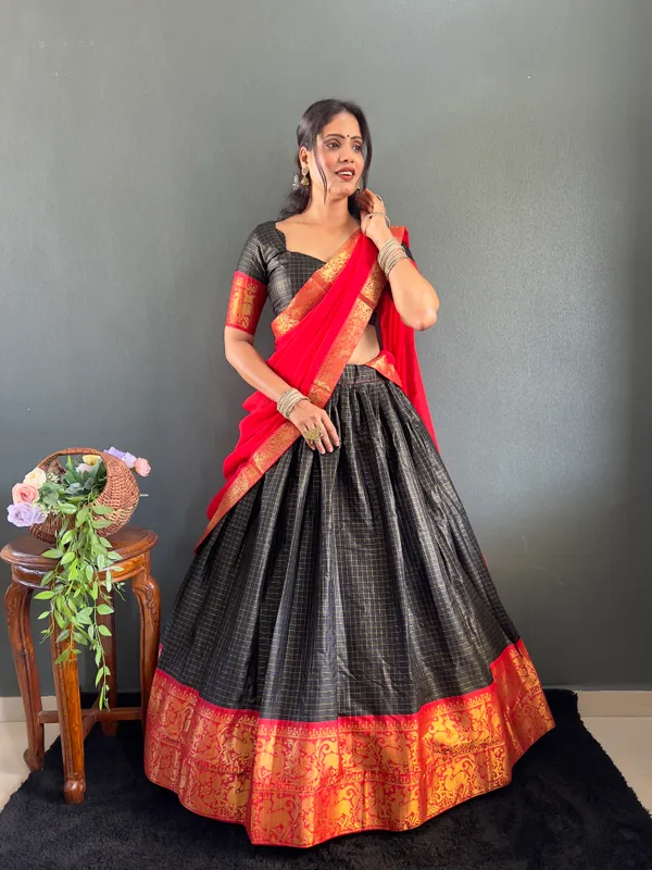 Varuni_Lahenga__is_Festival_Launching_Lehenga_Choli