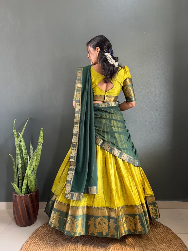 Varuni_Lahenga__is_Festival_Launching_Lehenga_Choli