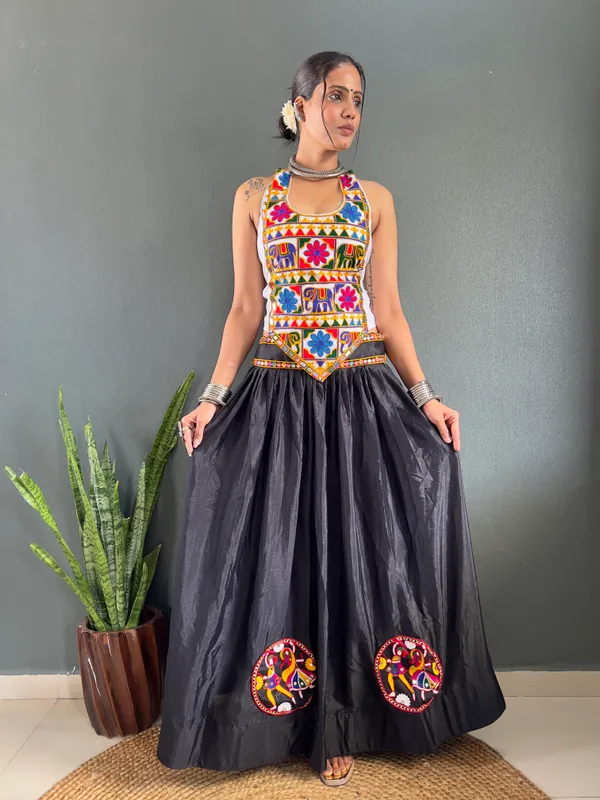 Varuni_Lahenga is_Launching_Navratri_Lehenga_Choli