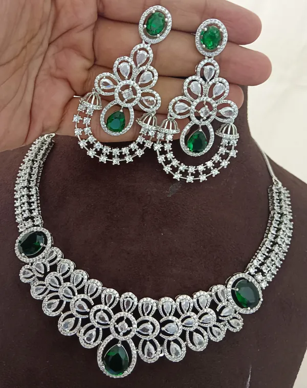 https://d1311wbk6unapo.cloudfront.net/NushopCatalogue/tr:f-webp,w-600,fo-auto/655f446d02d8dc3ec146a77e/cat_img/CZ_Emerald_Green_White_Stones_CZ_Silver_Plated_Beautiful_Bridal_Jewellery_Set_SCPEJ4JDBZ_2024-10-03_1.jpg__Evy