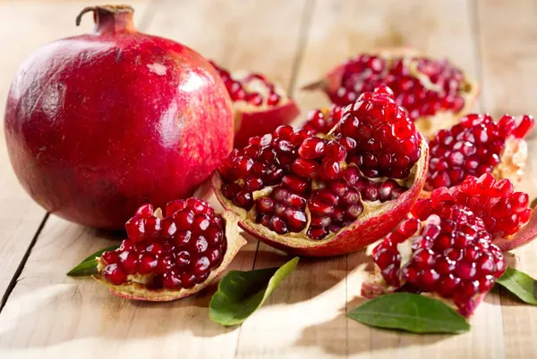 Red_Bhagwa_Hybrid_Pomegranate_Live_Fruit_Plant_&_Tree_For_Your_Home_Garden_(1.5-3.5_Ft_Height)_Pack_Of_1