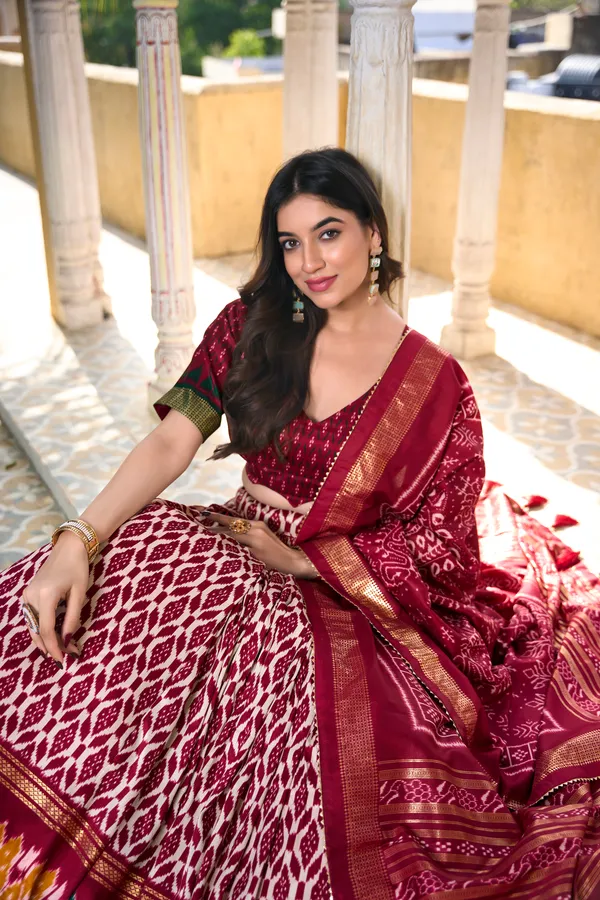 Women's_Wedding_Special_Floral_Lehenga_Choli_with_Foil_Print_&_Gotta_Patti_Dupatta_(maroon)