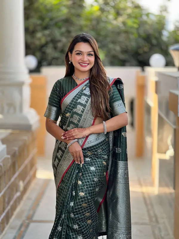 Banarasi_Semi-Silk_Saree_with_Unstiched_Blouse_Piece