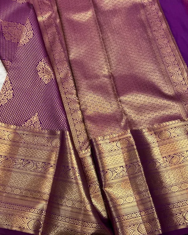 Soft_Banarasi_Lichi_Silk_Saree_with_Unstiched_Blouse_Piece