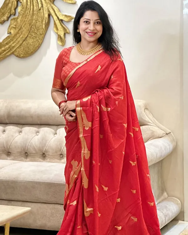 Staring_Red_Soft_Banarasi_Silk_Saree_With_Delightful_Blouse_Piece