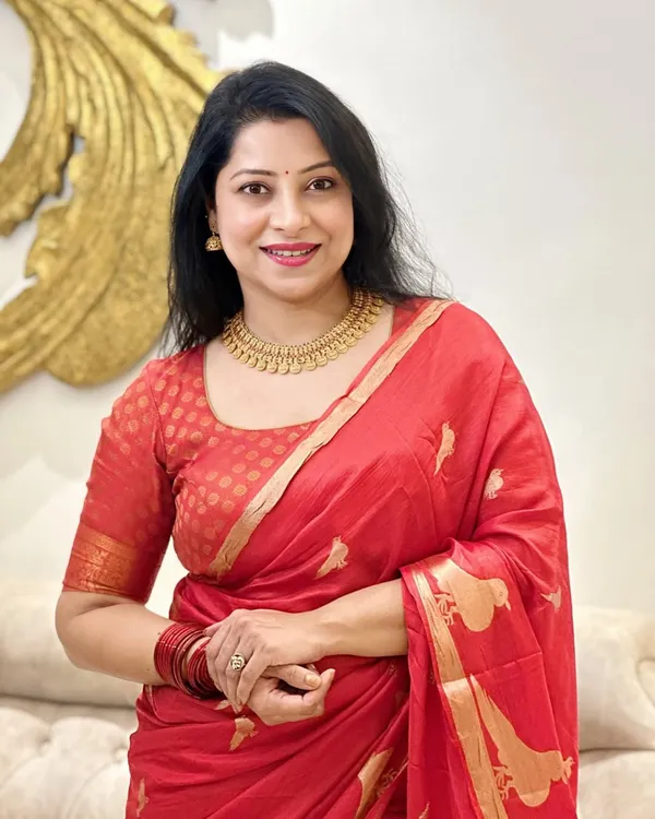 Staring_Red_Soft_Banarasi_Silk_Saree_With_Delightful_Blouse_Piece