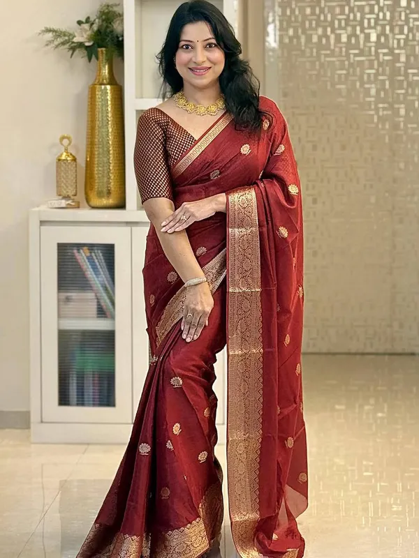 Soft_Lichi_Silk_Saree_with_Unstiched_Blouse_Piece