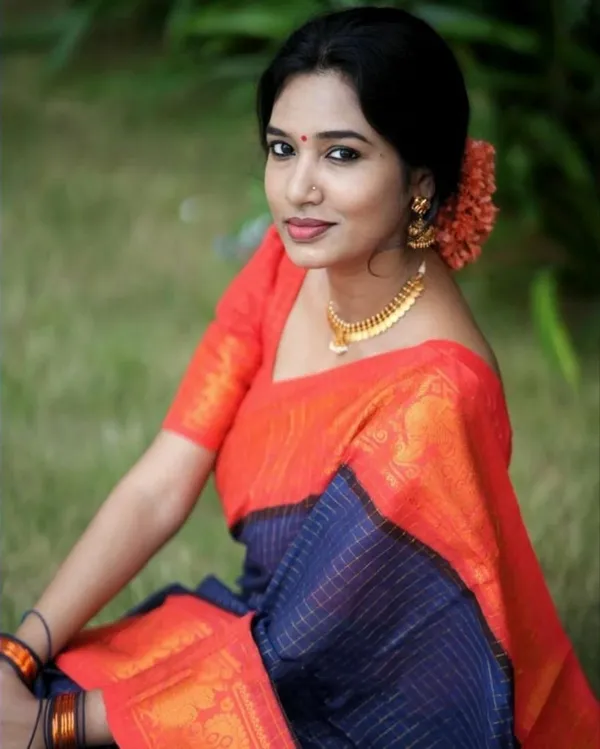 Moiety_Nevyblue_Soft_Banarasi_Silk_Saree_With_Panoply_Blouse_Piece