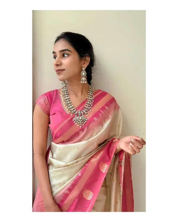 Banarasi_Semi-Silk_Saree_with_Unstiched_Blouse_Piece