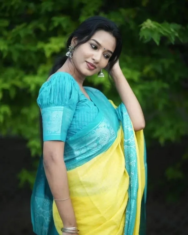 Moiety_Yellow_Soft_Banarasi_Silk_Saree_With_Panoply_Blouse_Piece