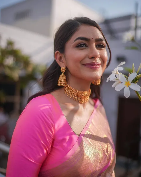 Soft_Lichi_Silk_Saree_with_Unstiched_Blouse_Piece