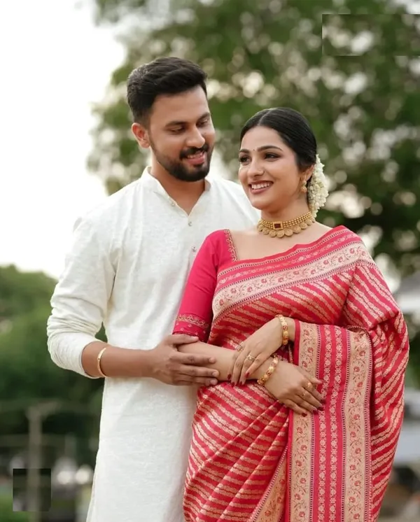 Banarasi_Semi-Silk_Saree_with_Unstiched_Blouse_Piece