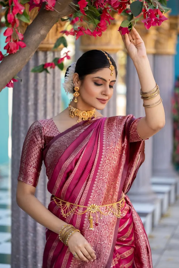 Innovative_Pink_Soft_Banarasi_Silk_Saree_With_Staring_Blouse_Piece