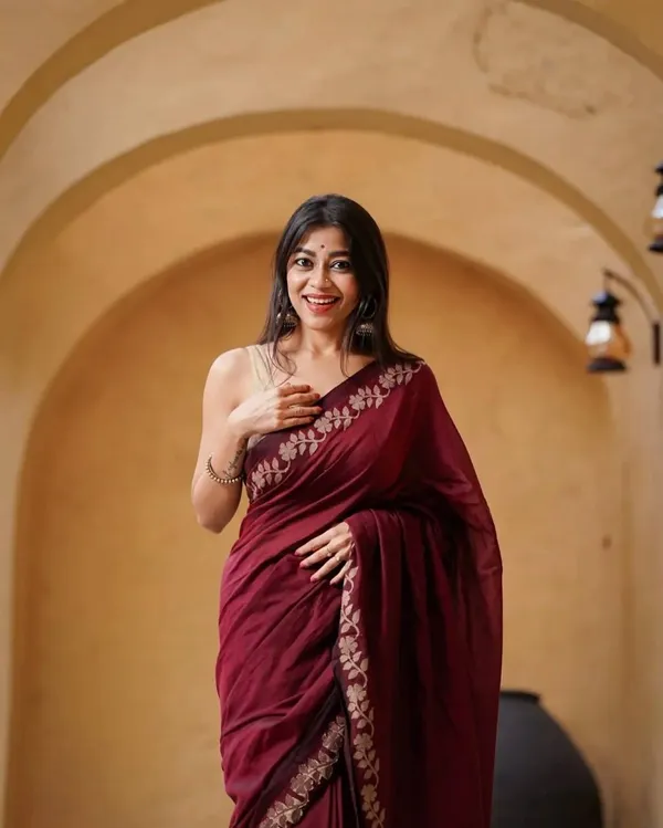 Linen__Saree_(With_Unstitched_Blouse)