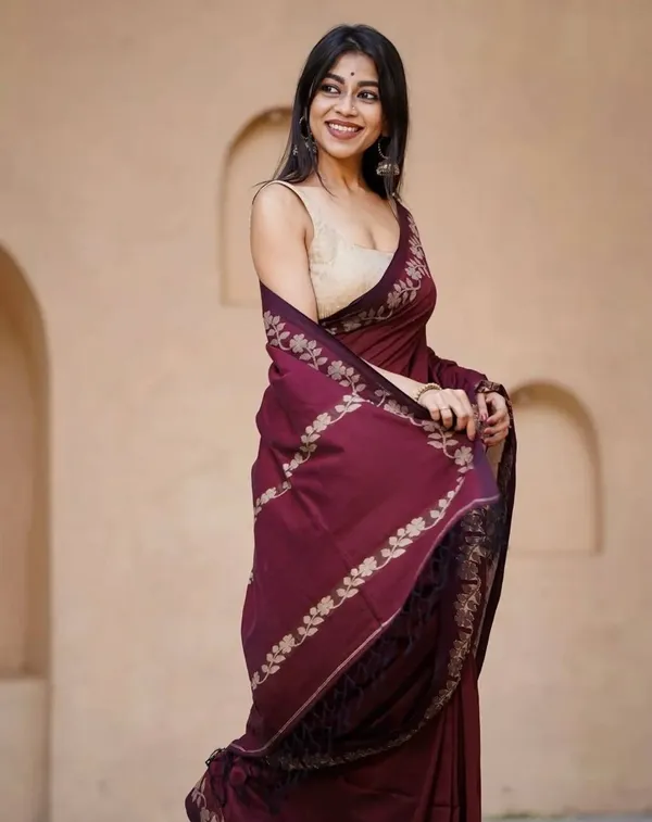 Linen__Saree_(With_Unstitched_Blouse)